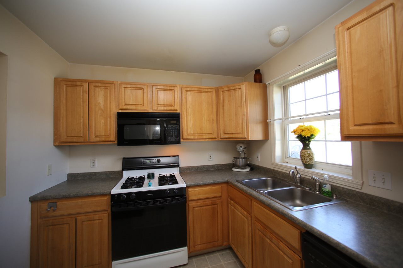 48 Colonial Road, Unit 102 Fairfax, VT 05454 - Photo 4 of 24