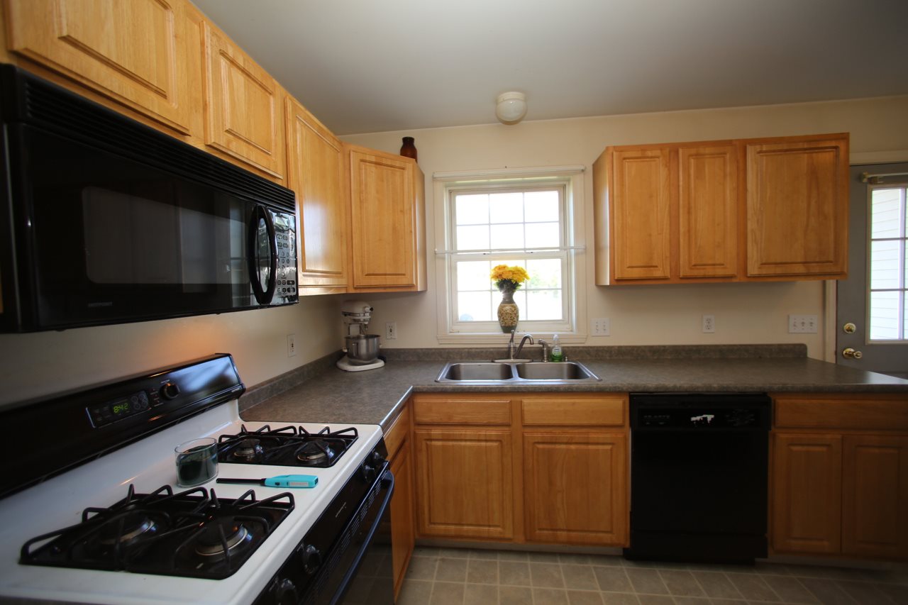 48 Colonial Road, Unit 102 Fairfax, VT 05454 - Photo 5 of 24
