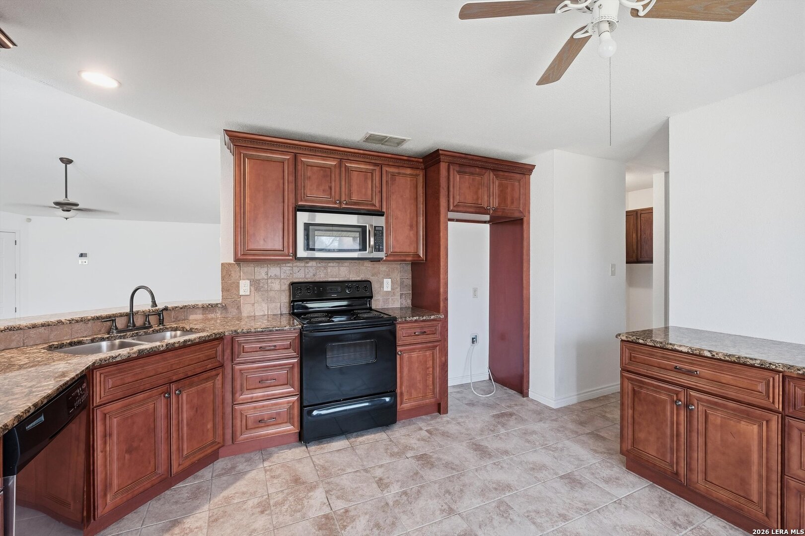 9835 Spruce Ridge Drive Converse, TX 78109 - Photo 15 of 30