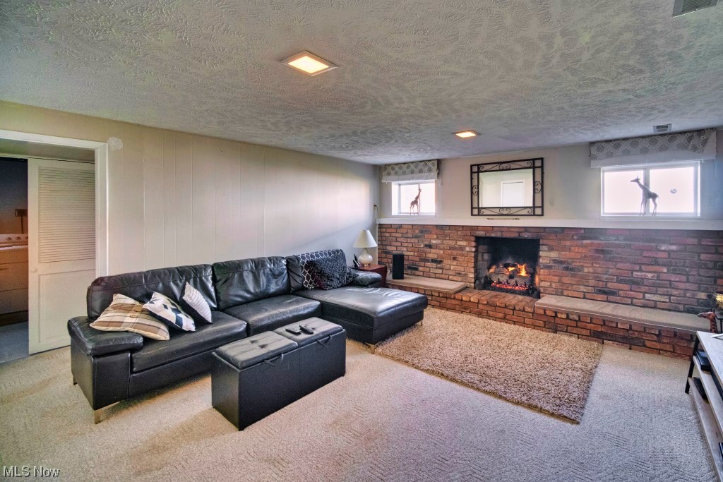6046 Collins Road Mentor, OH 44060 - Photo 14 of 31 Family Room