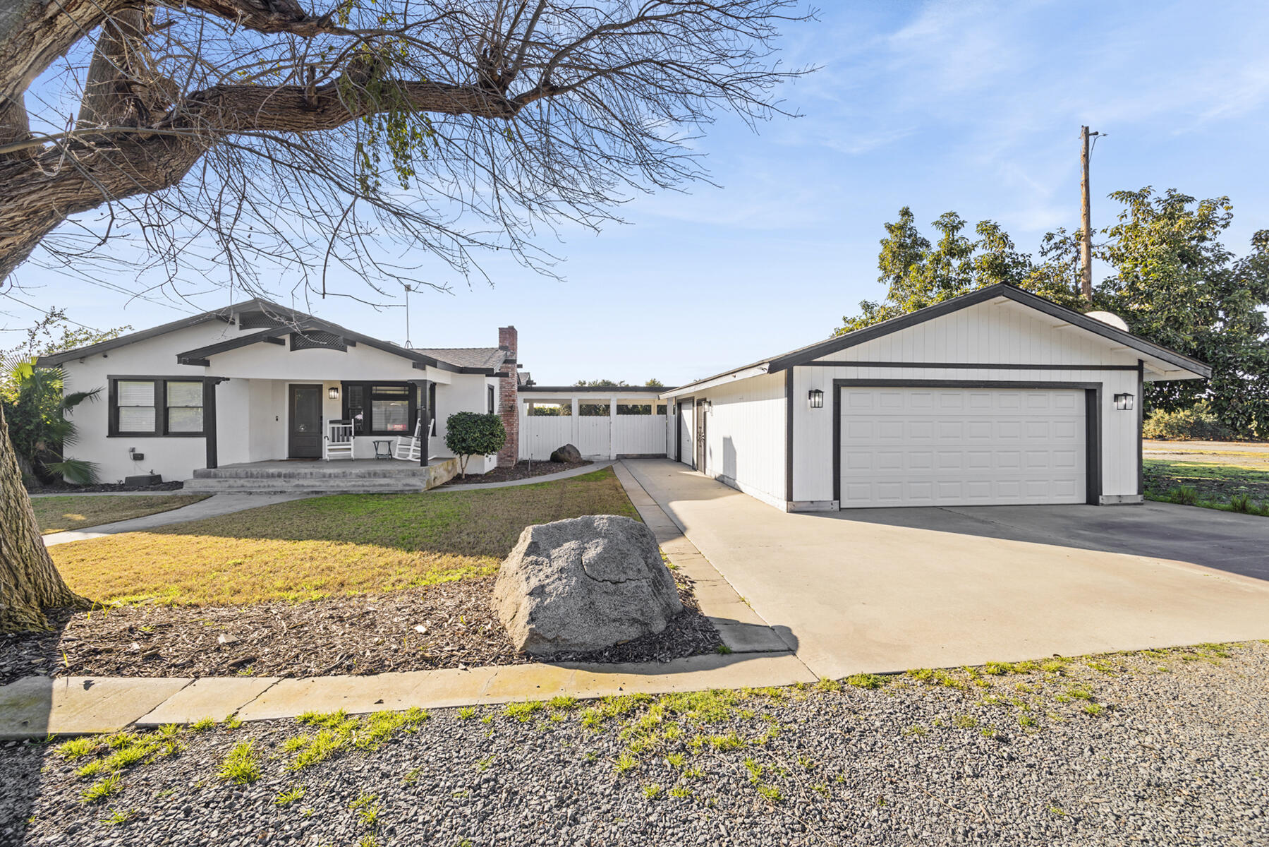 29205 Road 210 Exeter, CA 93221 - Photo 2 of 44 a front view of a house with a yard