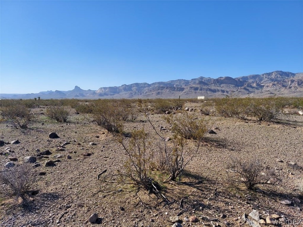 4032 South Topaz Road Golden Valley, AZ 86413 - Photo 2 of 8