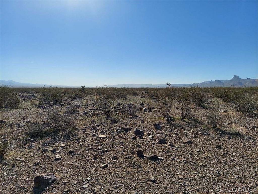 4032 South Topaz Road Golden Valley, AZ 86413 - Photo 5 of 8