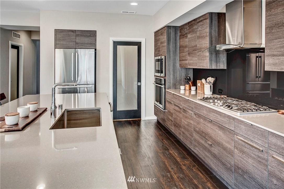 3469 Southeast 18th Street Renton, WA 98058 - Photo 4 of 25 Gallery Image 4
