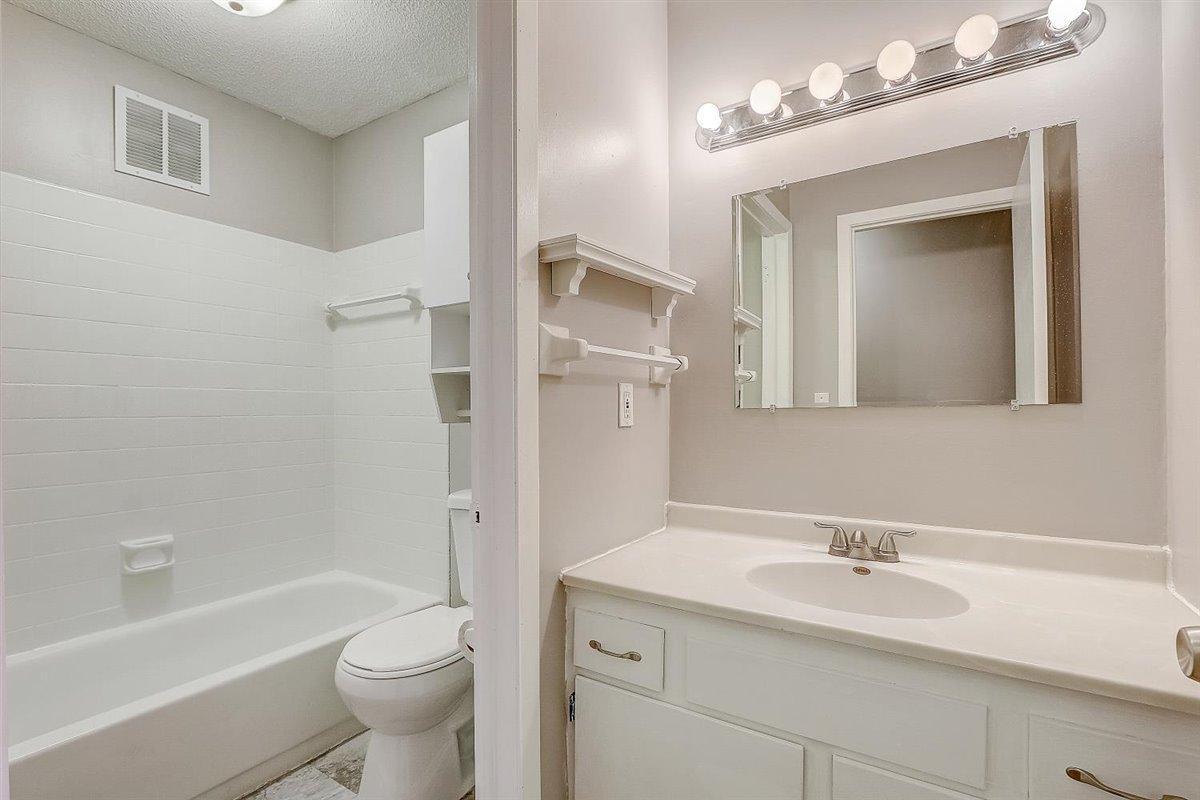 8932 Neill Lake Road, Unit 114 Eden Prairie, MN 55347 - Photo 23 of 49 Gallery Image 23