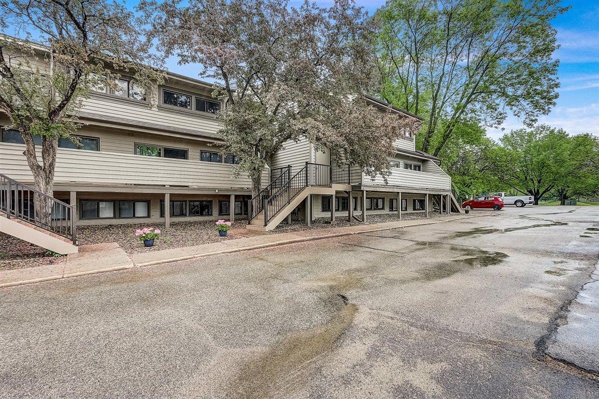 8932 Neill Lake Road, Unit 114 Eden Prairie, MN 55347 - Photo 35 of 49 Gallery Image 35