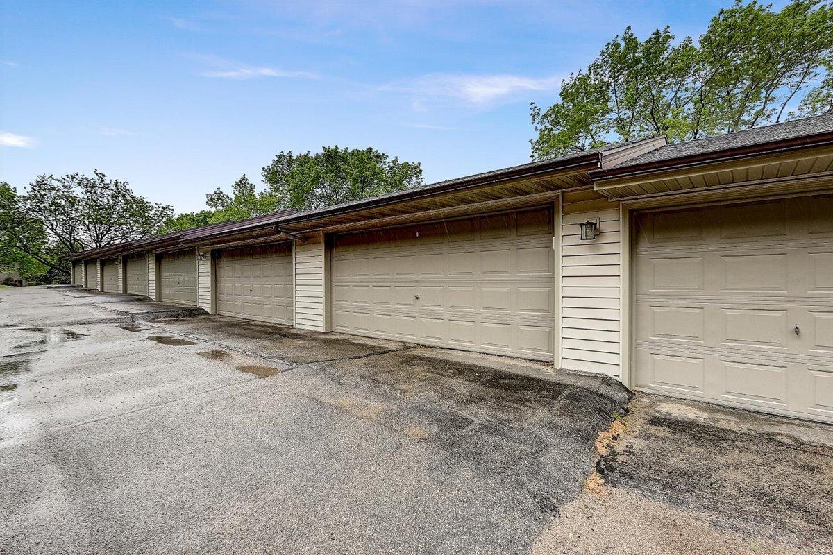 8932 Neill Lake Road, Unit 114 Eden Prairie, MN 55347 - Photo 38 of 49 Gallery Image 38