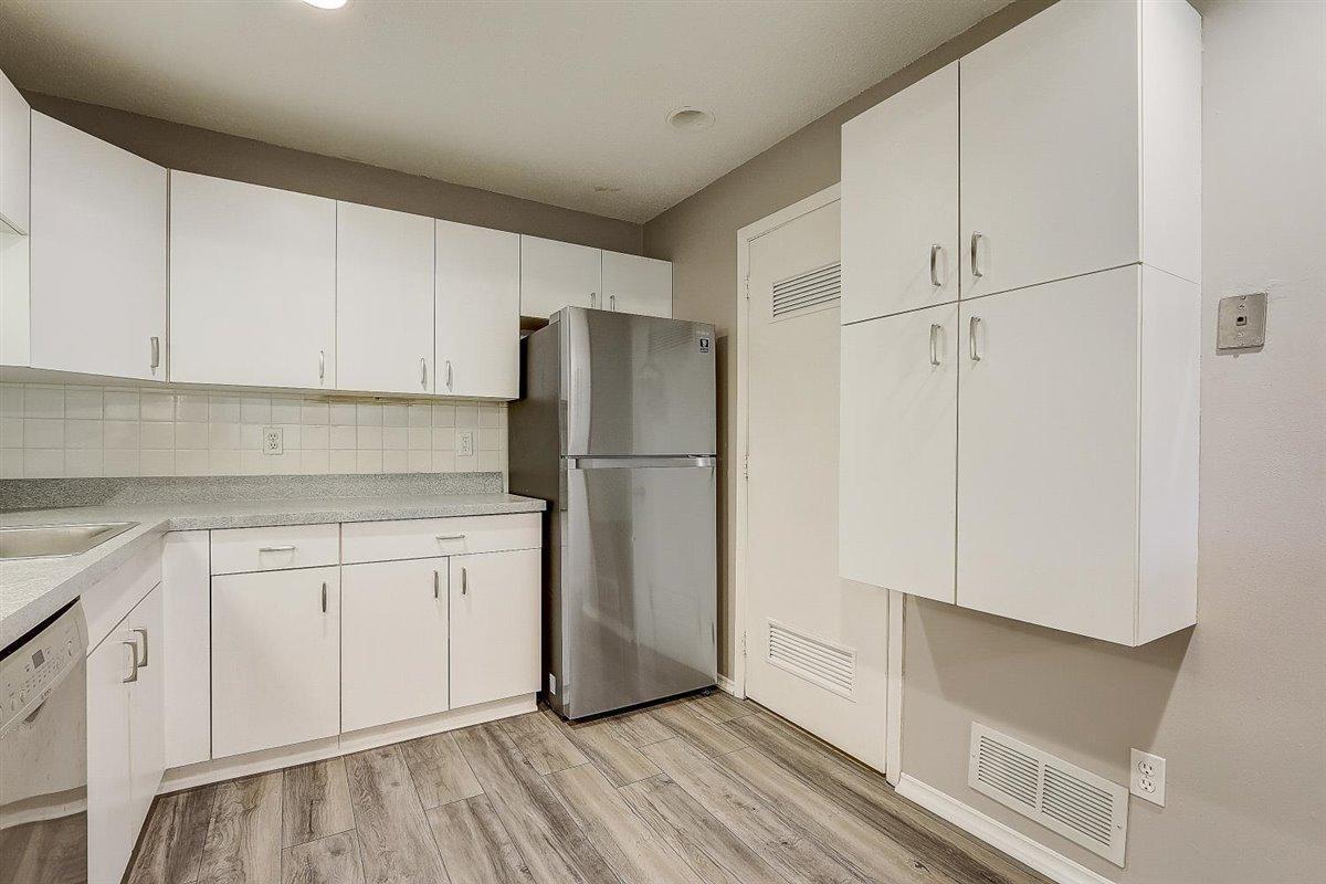 8932 Neill Lake Road, Unit 114 Eden Prairie, MN 55347 - Photo 9 of 49 Gallery Image 9