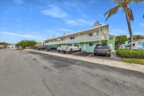 $220,000 | 2124 Northeast 5th Avenue, Unit 212, Wilton Manors, FL 33305