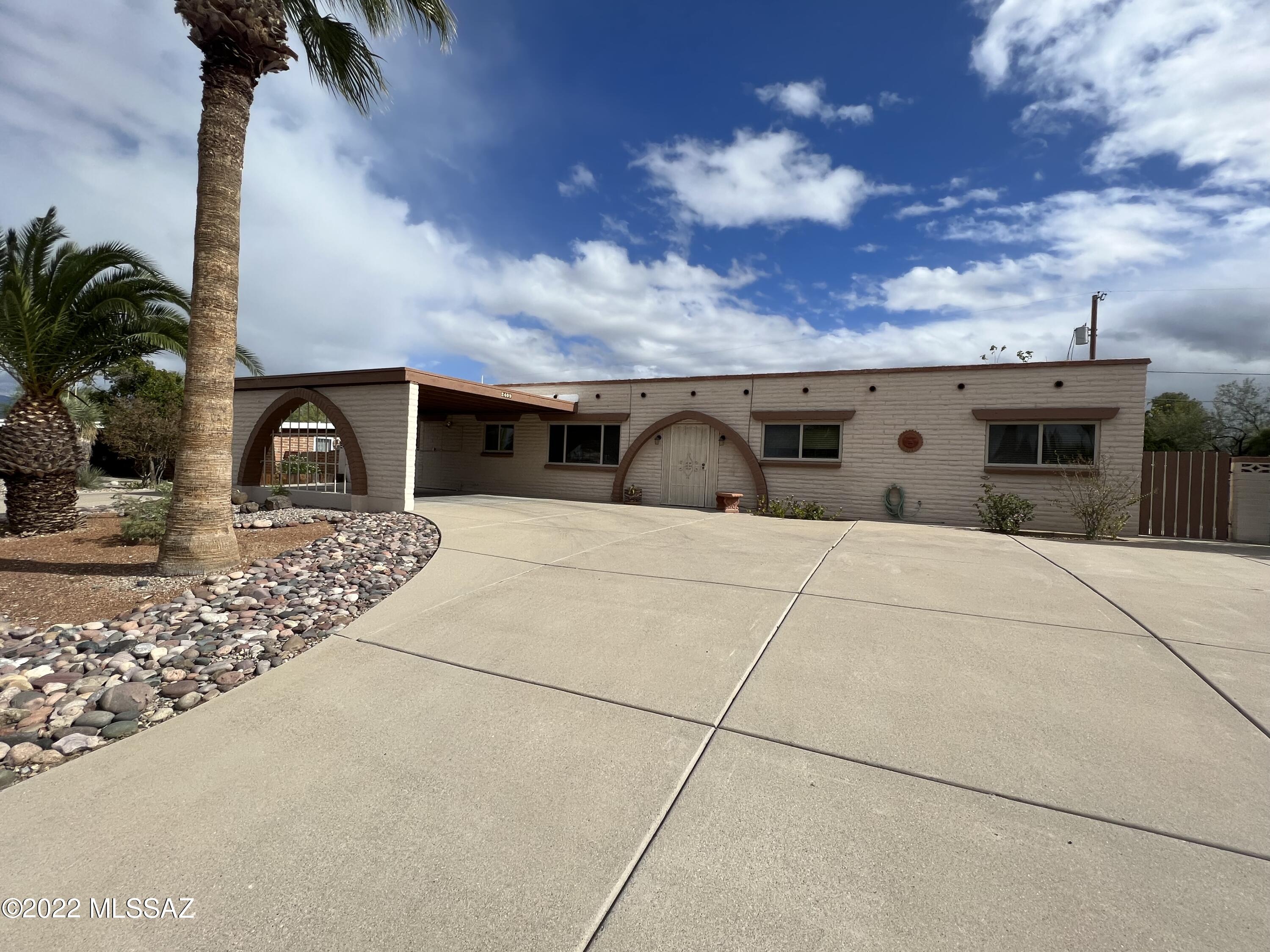 2409 South Prudence Road Tucson, AZ 85710 - Photo 3 of 28 Gallery Image 3