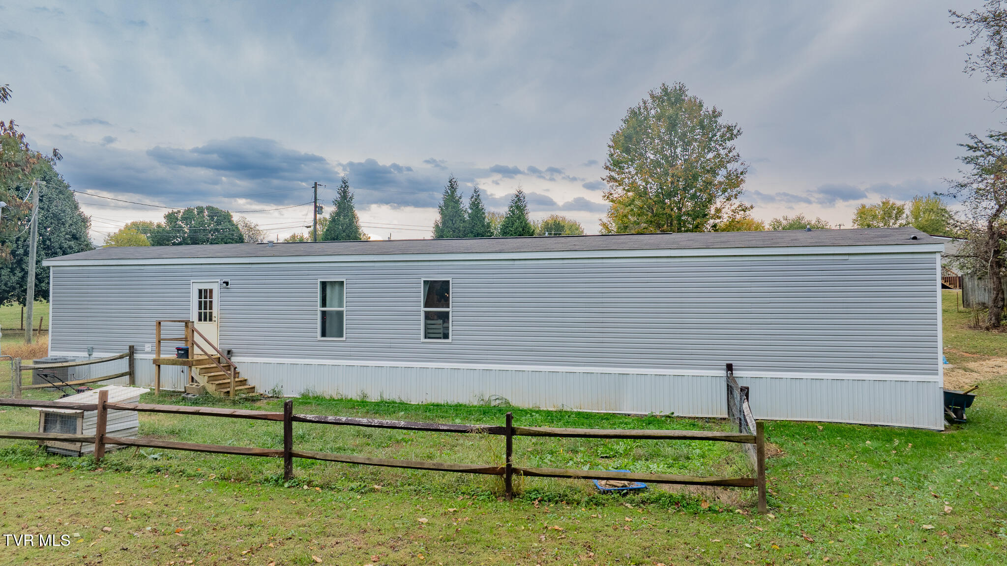 313 Rambling Road Jonesborough, TN 37659 - Photo 23 of 29 dji_fly_20251021_150040_0224_17610732597