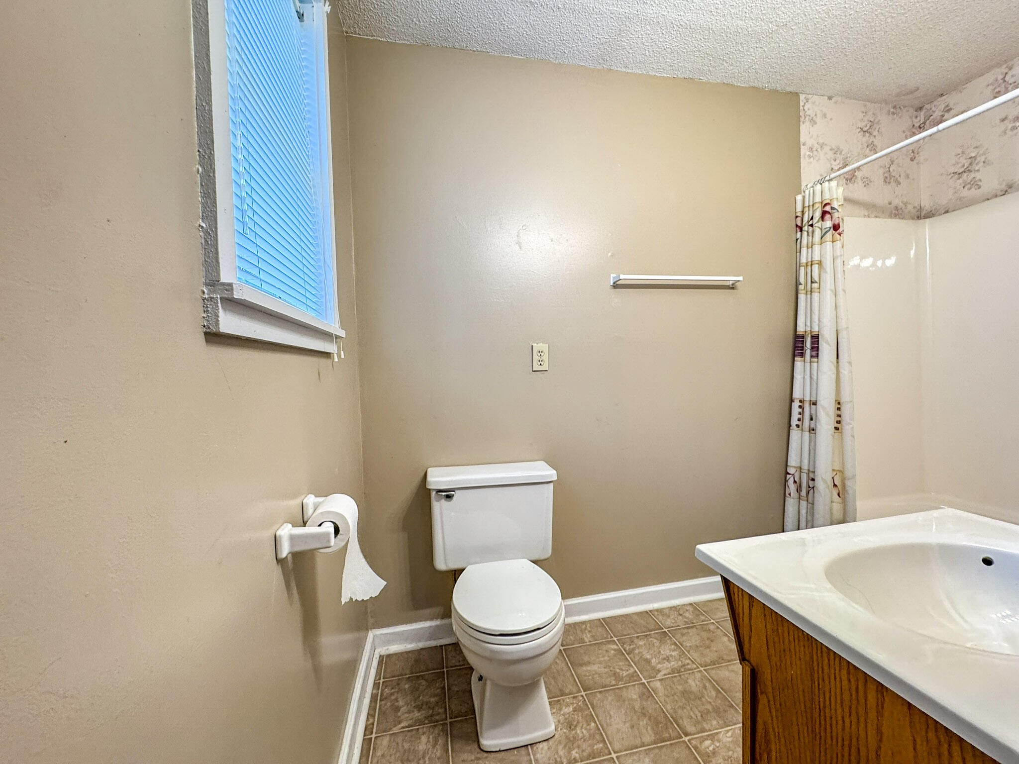 428 Caldwell Road Southeast Cleveland, TN 37323 - Photo 67 of 91 a bathroom with a sink a toilet and shower