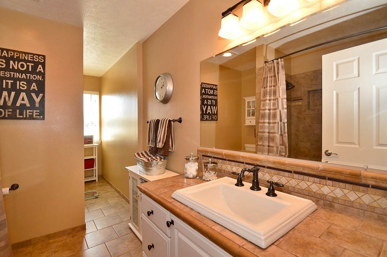 9717 East Woolard Road Colbert, WA 99005 - Photo 9 of 20
