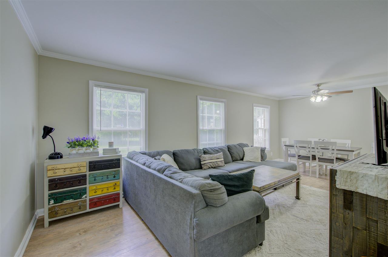 1662 Colonial Road Memphis, TN 38117 - Photo 6 of 23