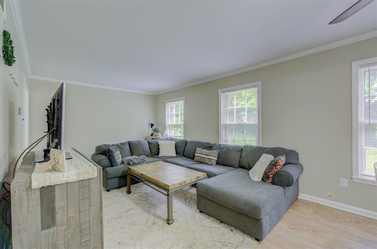 1662 Colonial Road Memphis, TN 38117 - Photo 7 of 23