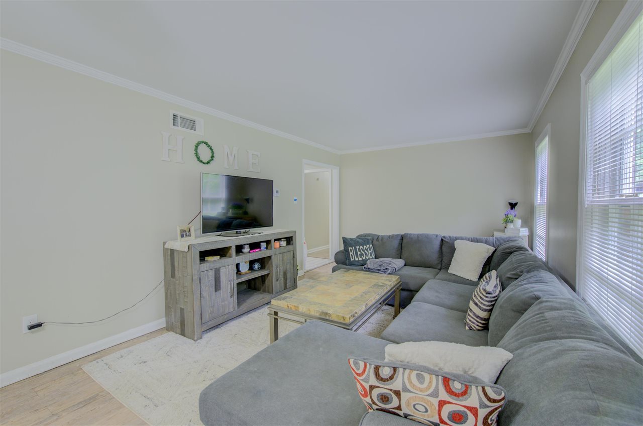 1662 Colonial Road Memphis, TN 38117 - Photo 8 of 23