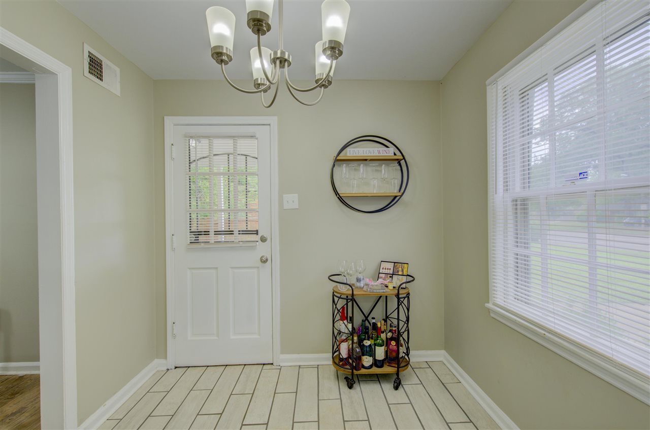1662 Colonial Road Memphis, TN 38117 - Photo 10 of 23