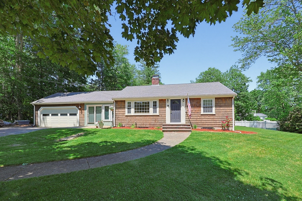 6 Spring Street Norfolk, MA 02056 - Photo 2 of 32