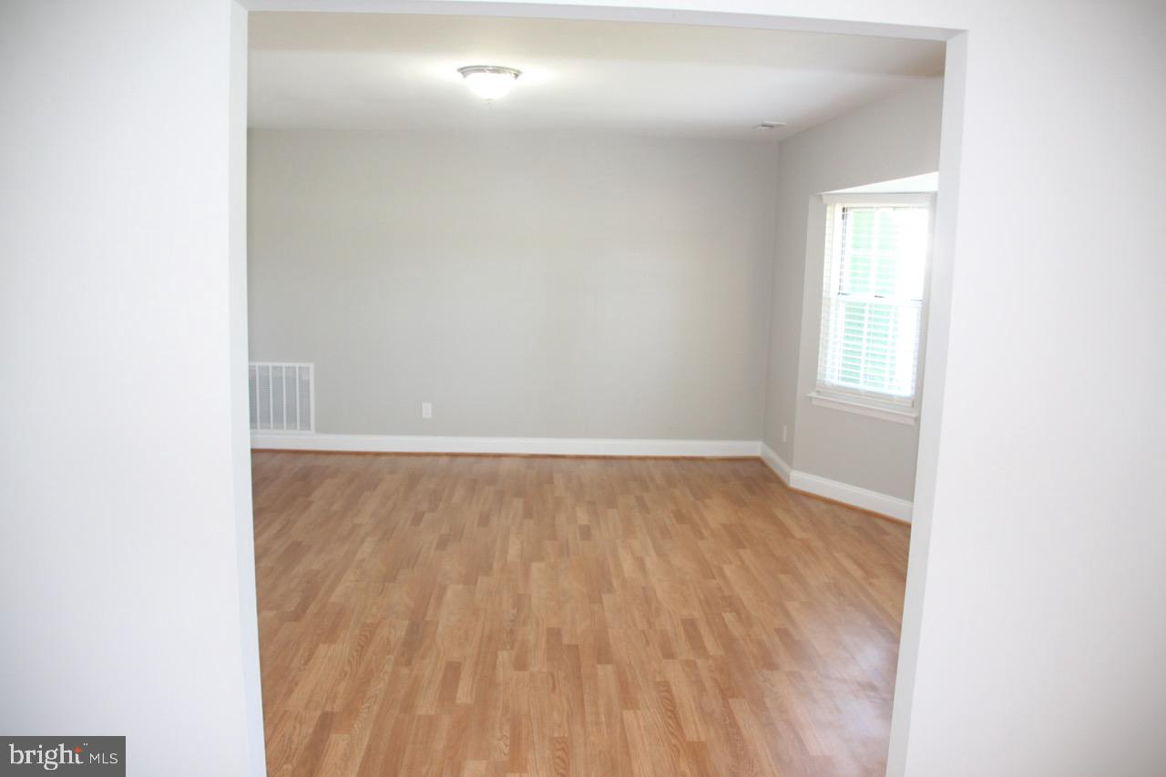 3717 Live Oak Road Randallstown, MD 21133 - Photo 13 of 68 Living Room