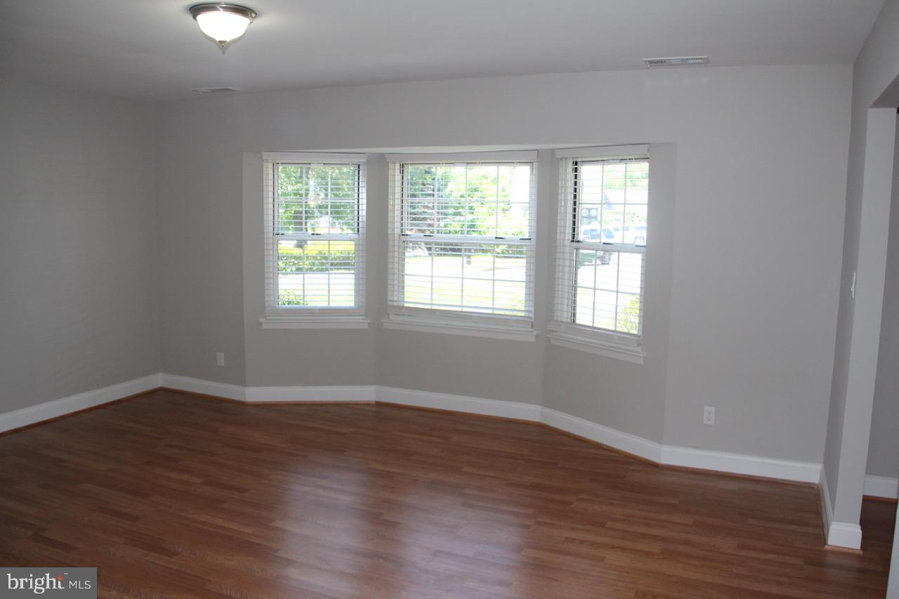 3717 Live Oak Road Randallstown, MD 21133 - Photo 10 of 68 Living Room