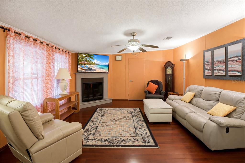 184 West Manatee Loop Punta Gorda, FL 33950 - Photo 4 of 33