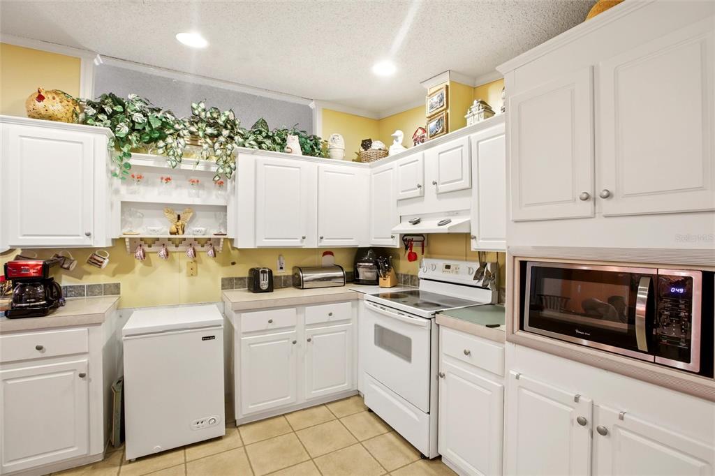 184 West Manatee Loop Punta Gorda, FL 33950 - Photo 9 of 33