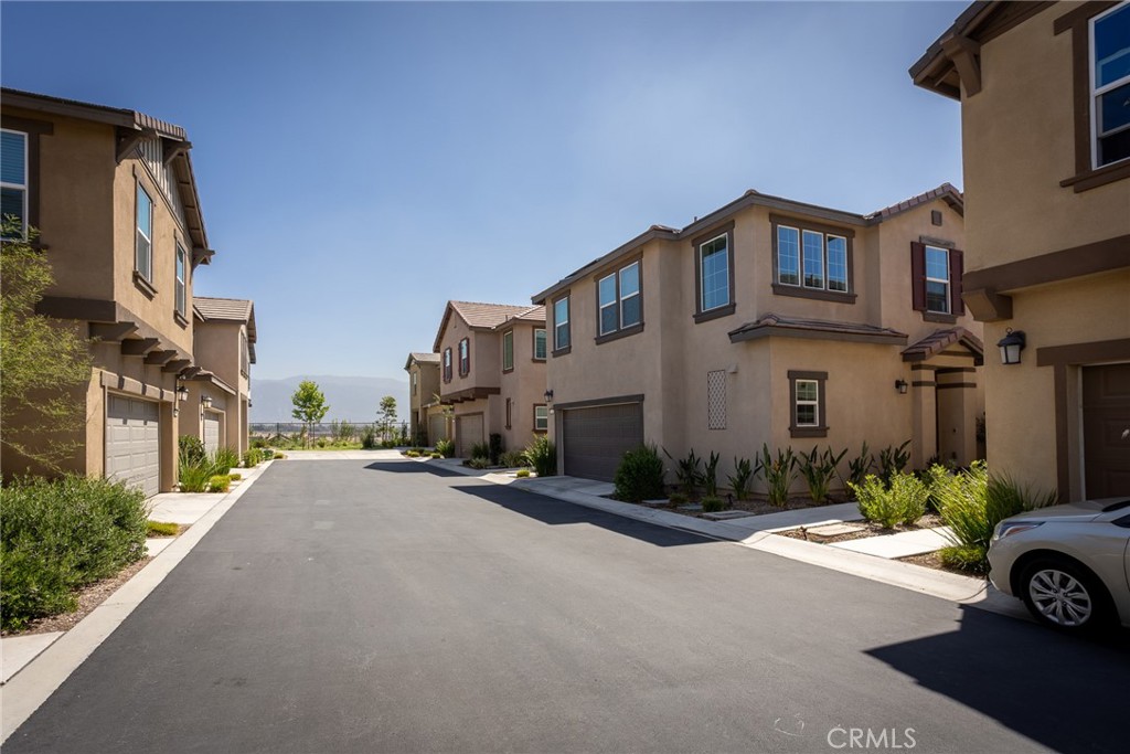 2467 Gunner Ridge Way Rialto, CA 92377 - Photo 24 of 38
