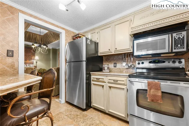 $297,000 | 303 Sugar Top Drive, Unit 2921, Sugar Mountain, NC 28604