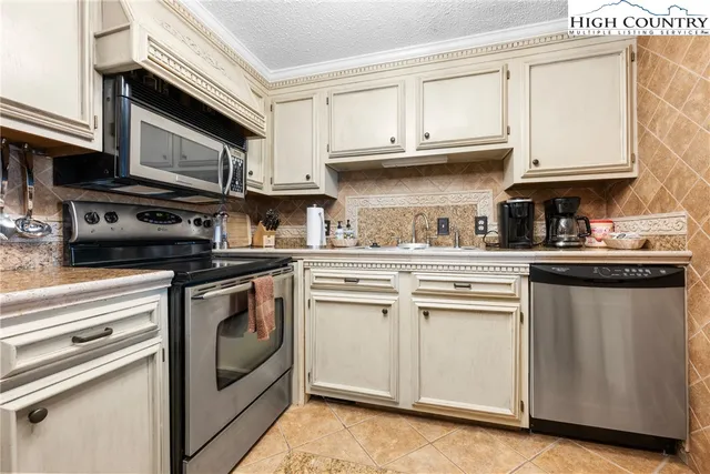 $297,000 | 303 Sugar Top Drive, Unit 2921, Sugar Mountain, NC 28604