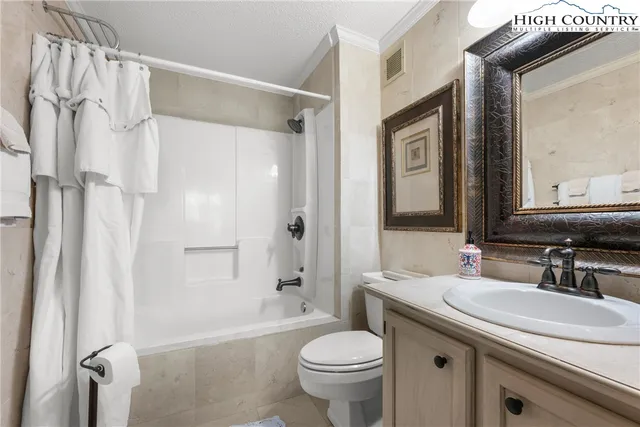 $297,000 | 303 Sugar Top Drive, Unit 2921, Sugar Mountain, NC 28604