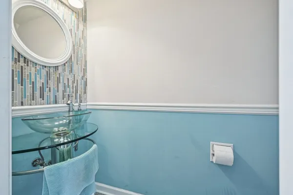 a close view of sink