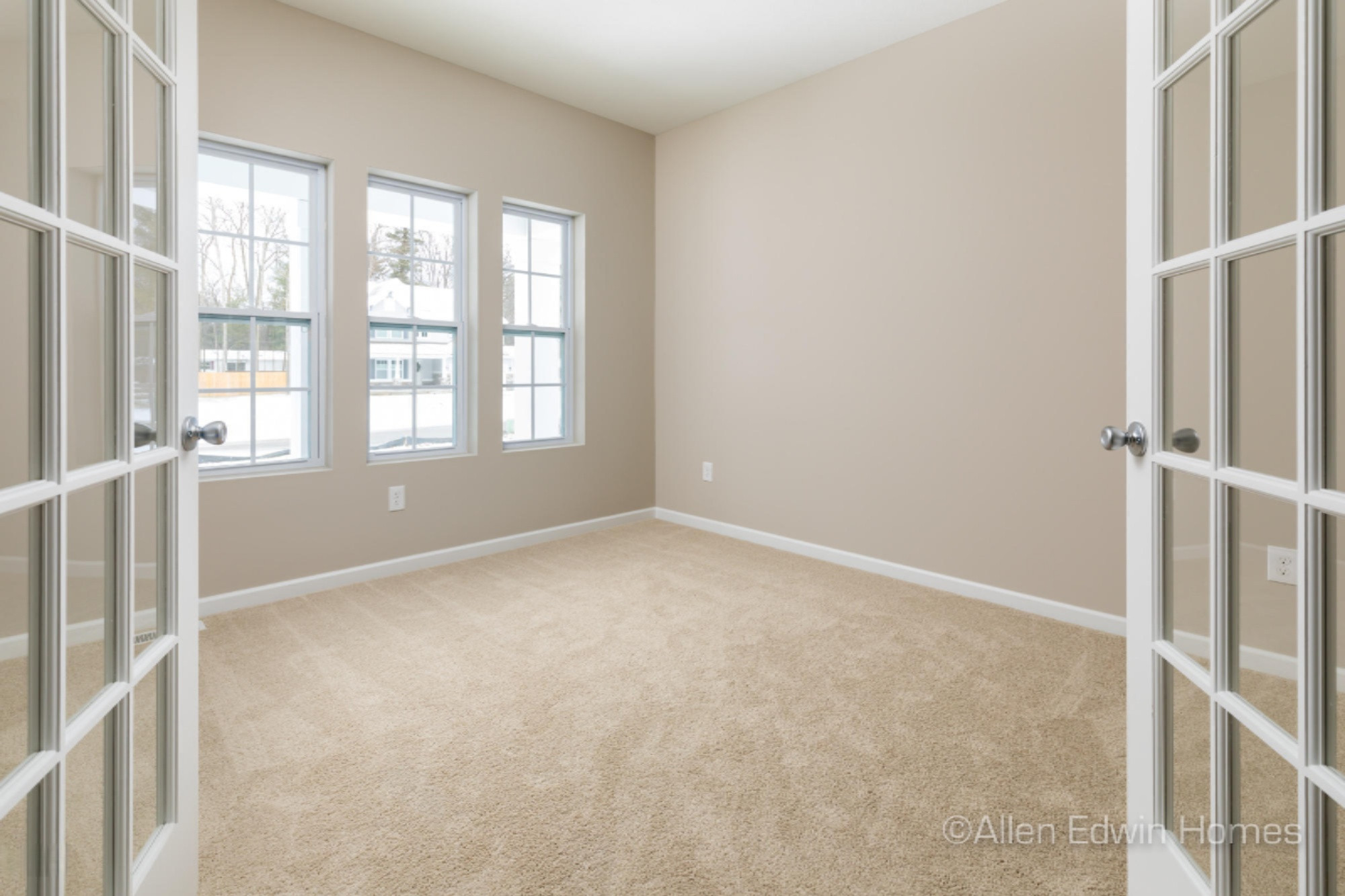 14430 Manor Road Grand Haven, MI 49417 - Photo 5 of 27 Den BGW040-E2390-1