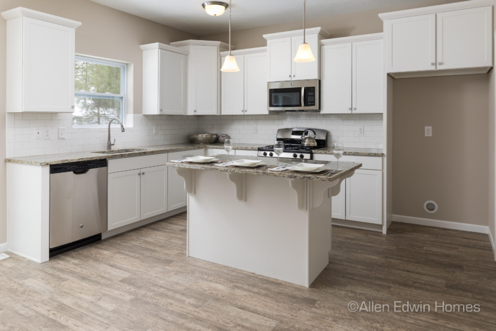 14430 Manor Road Grand Haven, MI 49417 - Photo 7 of 27 Kitchen BGW040-E2390-8