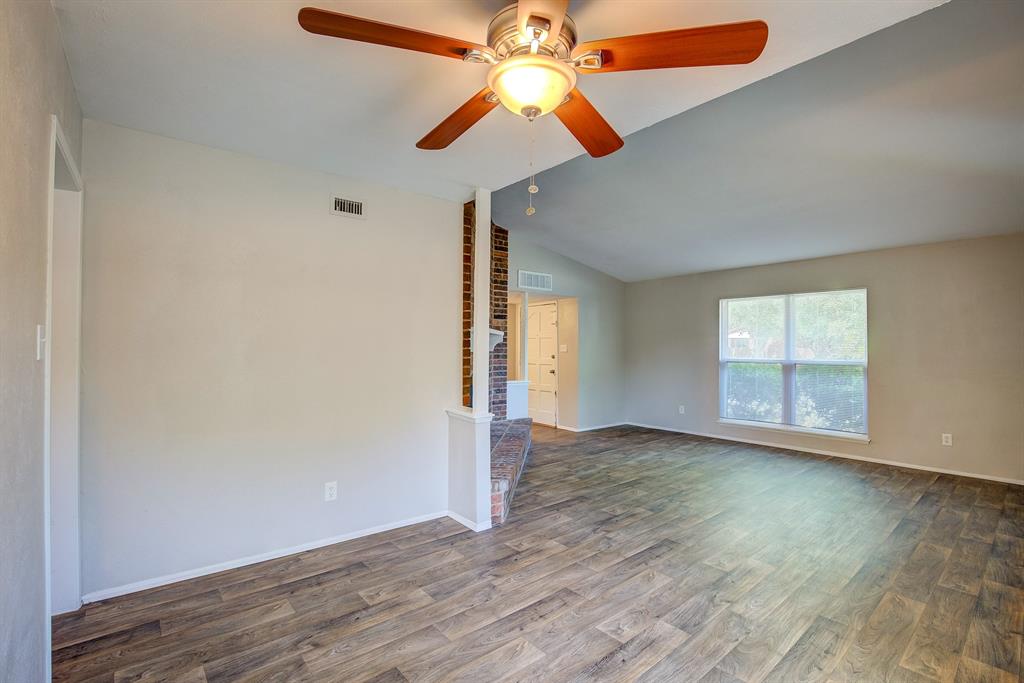 7801 Summerglen Road Fort Worth, TX 76133 - Photo 29 of 40