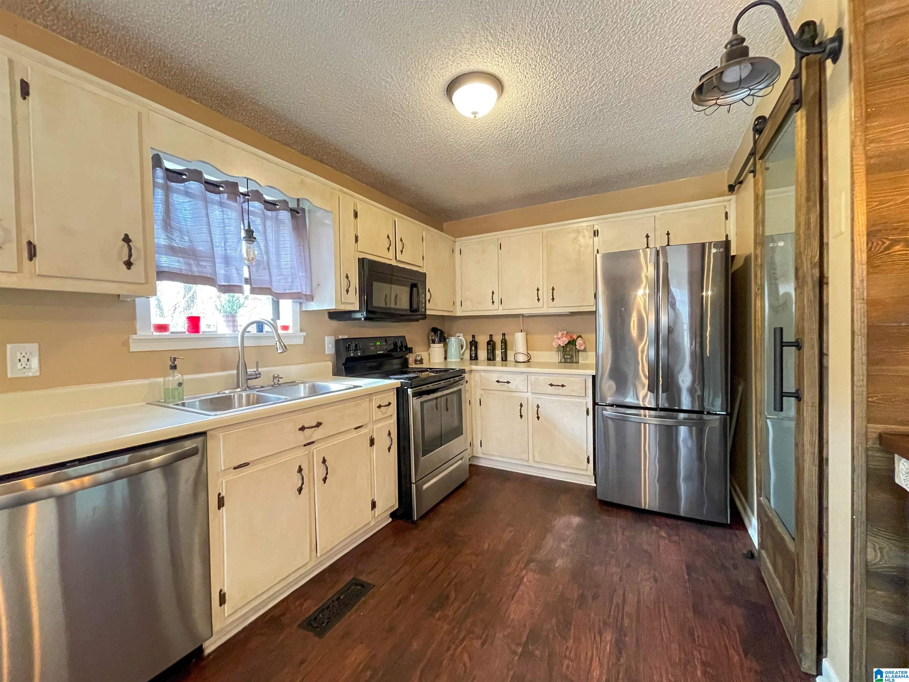 75 Heidi Lane Jasper, AL 35503 - Photo 5 of 12