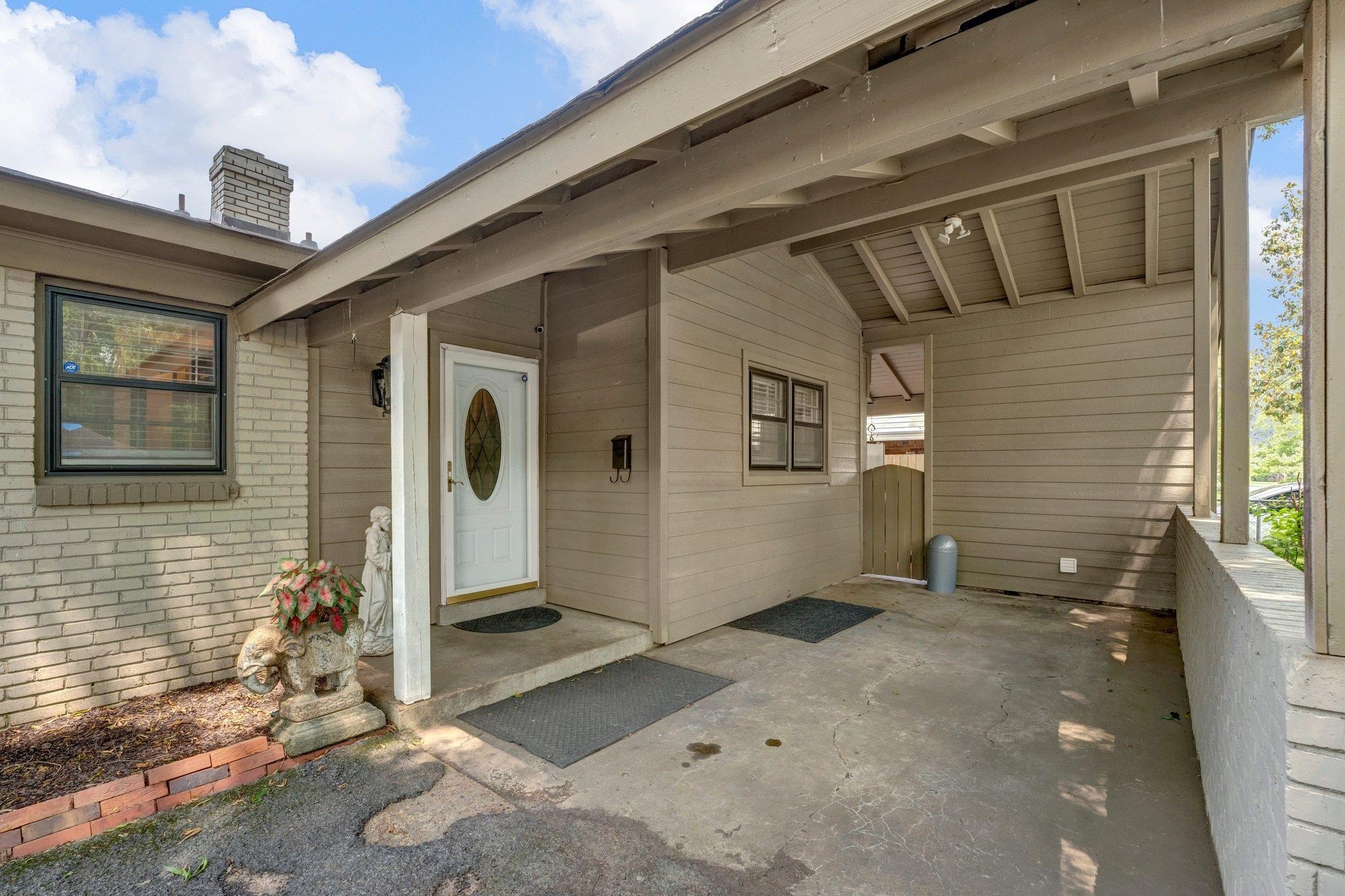 5106 Helene Road Memphis, TN 38117 - Photo 8 of 24 a view of a front door of house