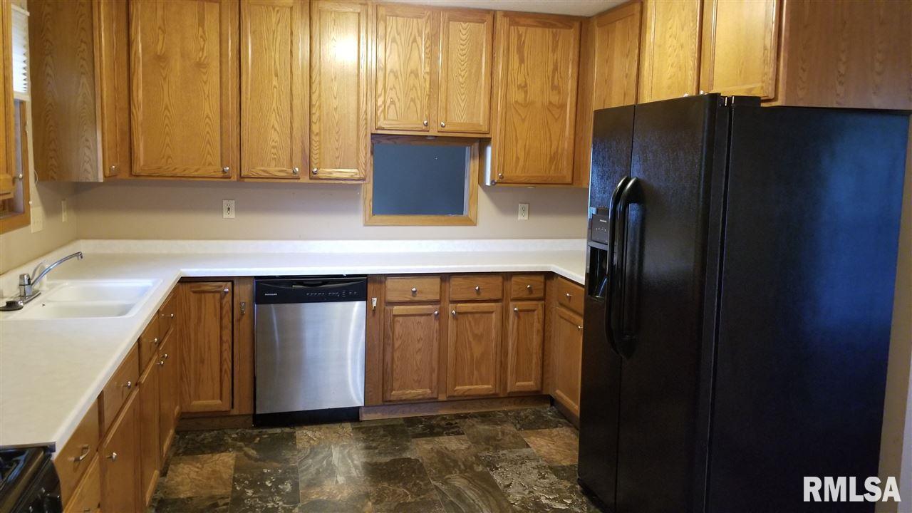8638-40 North Picture Ridge Road Peoria, IL 61615 - Photo 5 of 50 Gallery Image 5