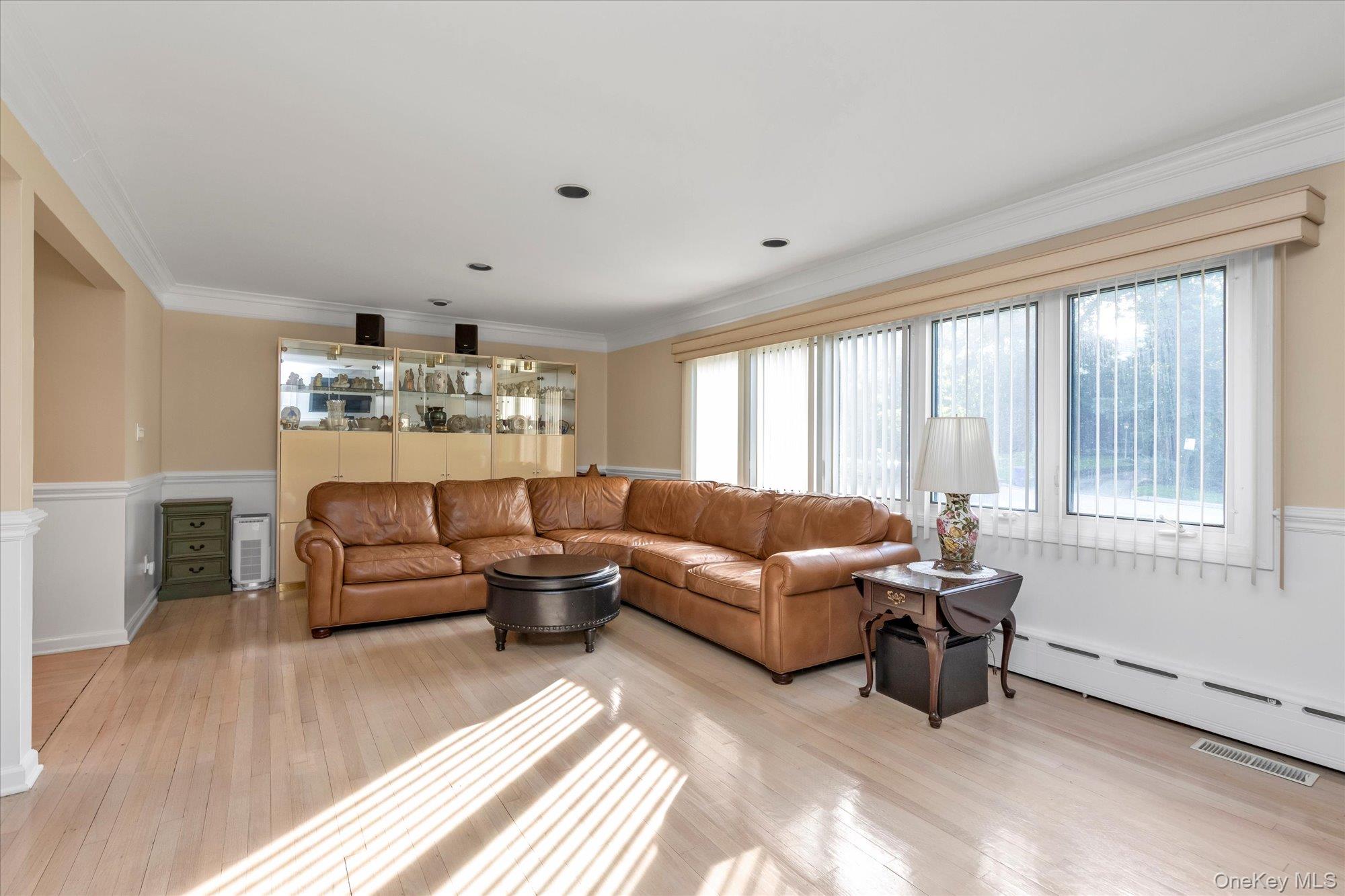 24 Summit Road Port Washington, NY 11050 - Photo 3 of 24 Gallery Image 3