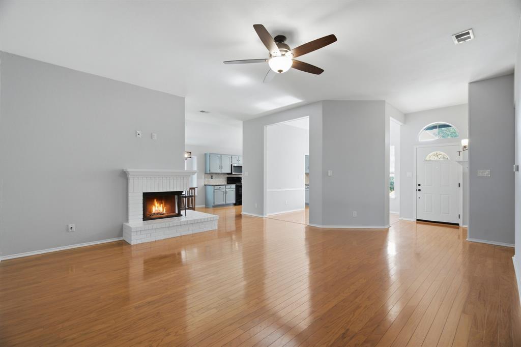 2074 Briarcliff Road Lewisville, TX 75067 - Photo 13 of 40 Living room