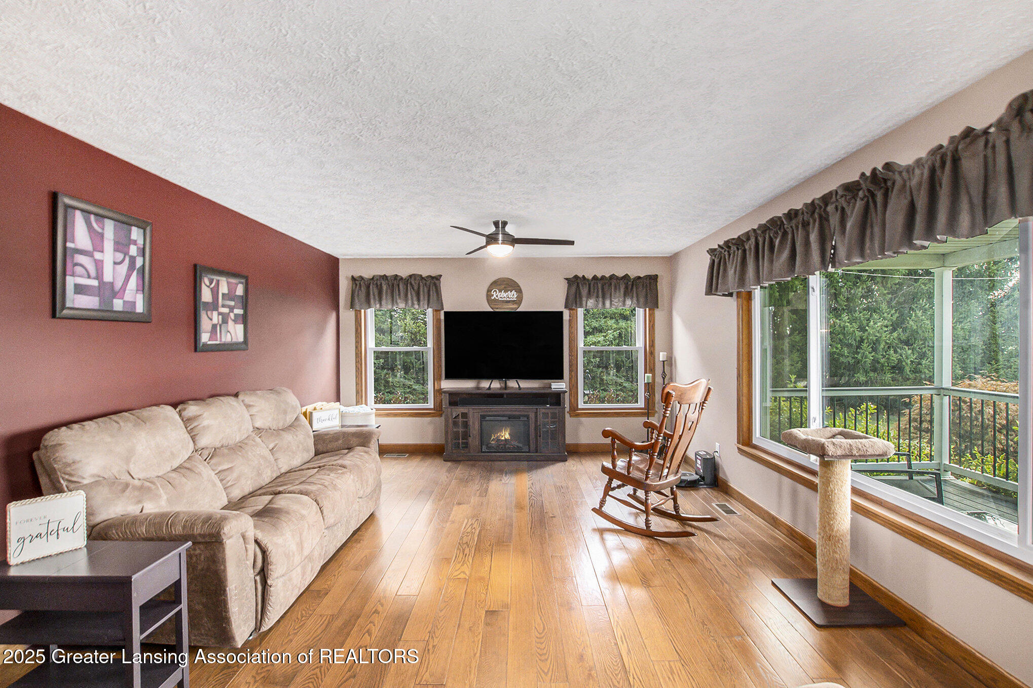 2770 West Kinley Road St. Johns, MI 48879 - Photo 2 of 23 Living Room