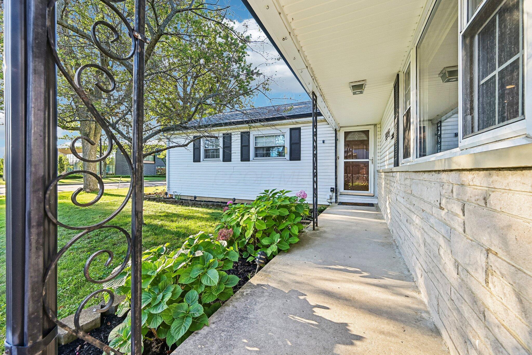 5595 Karl Road Columbus, OH 43229 - Photo 3 of 44 7-web-or-mls-Karl Rd-S1509-007