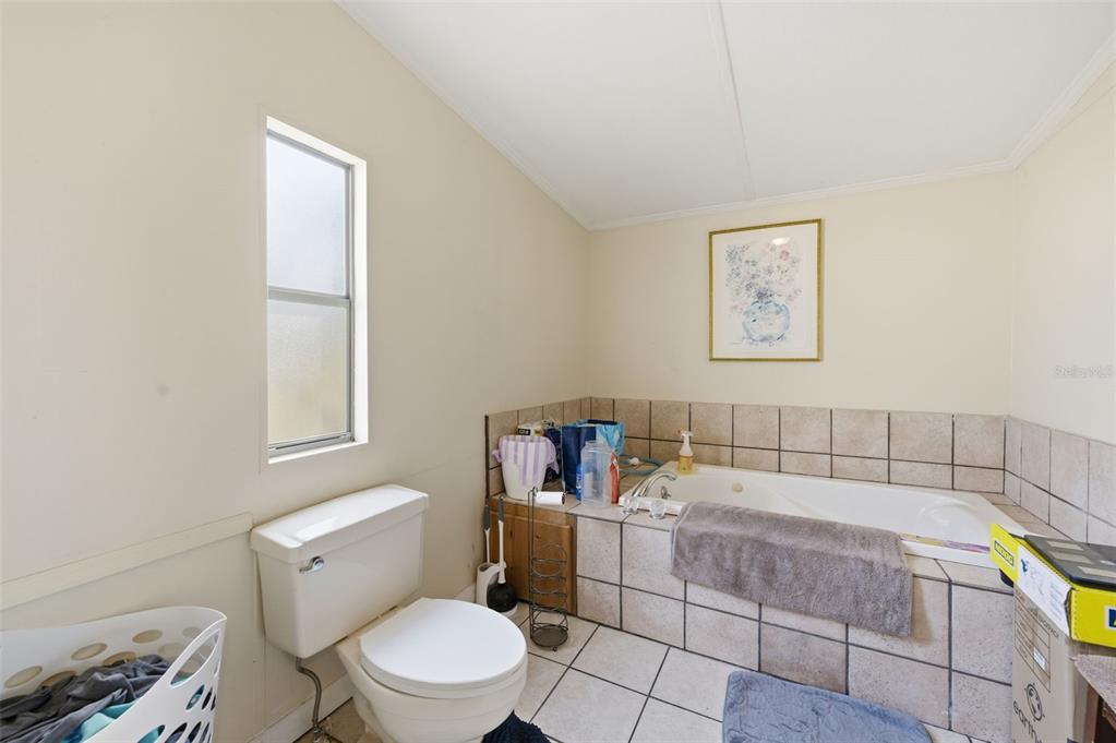 13050 Sun Road Brooksville, FL 34613 - Photo 37 of 47 a bathroom with a bathtub and toilet