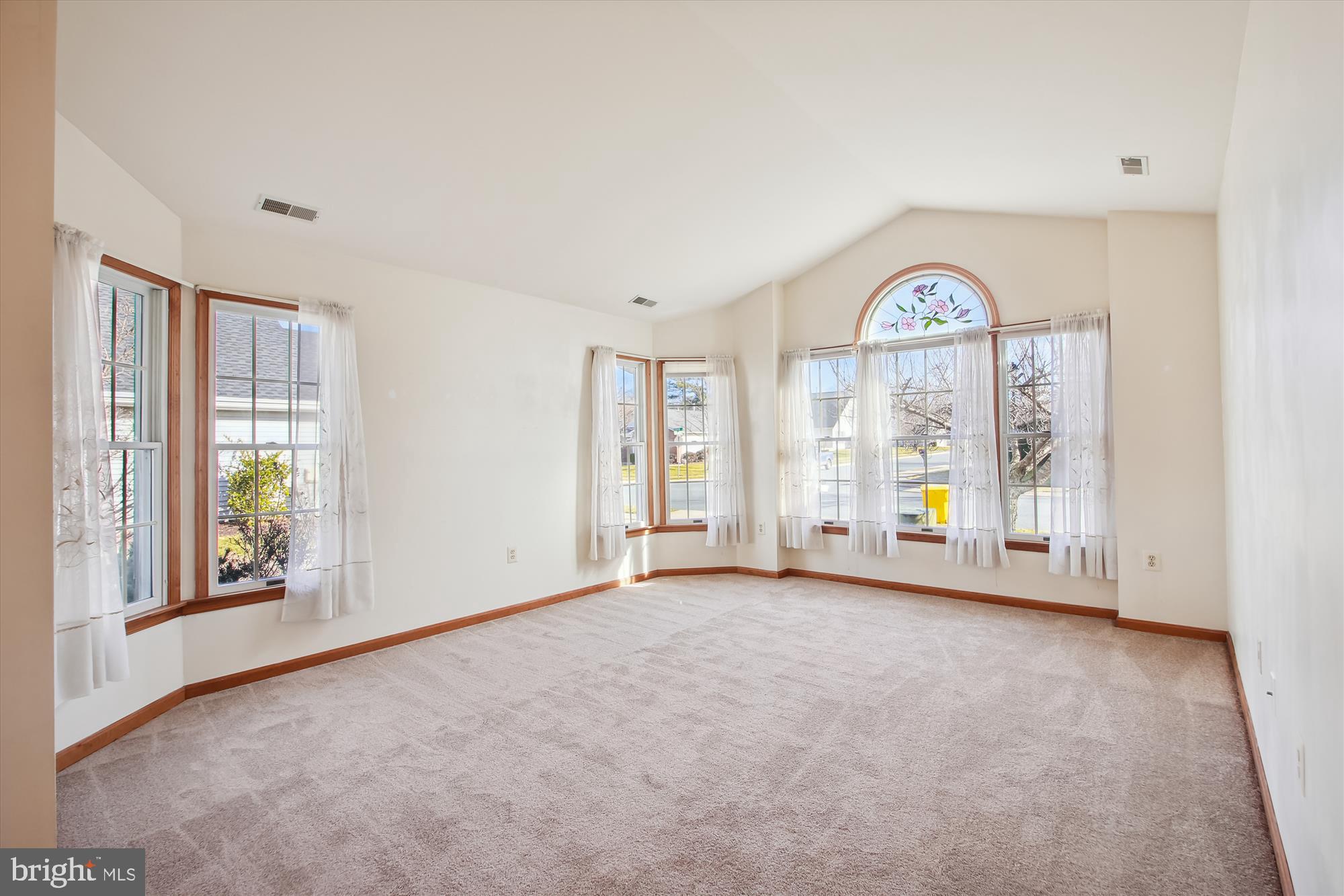 530 Coover Road Annapolis, MD 21401 - Photo 8 of 36 Living Room