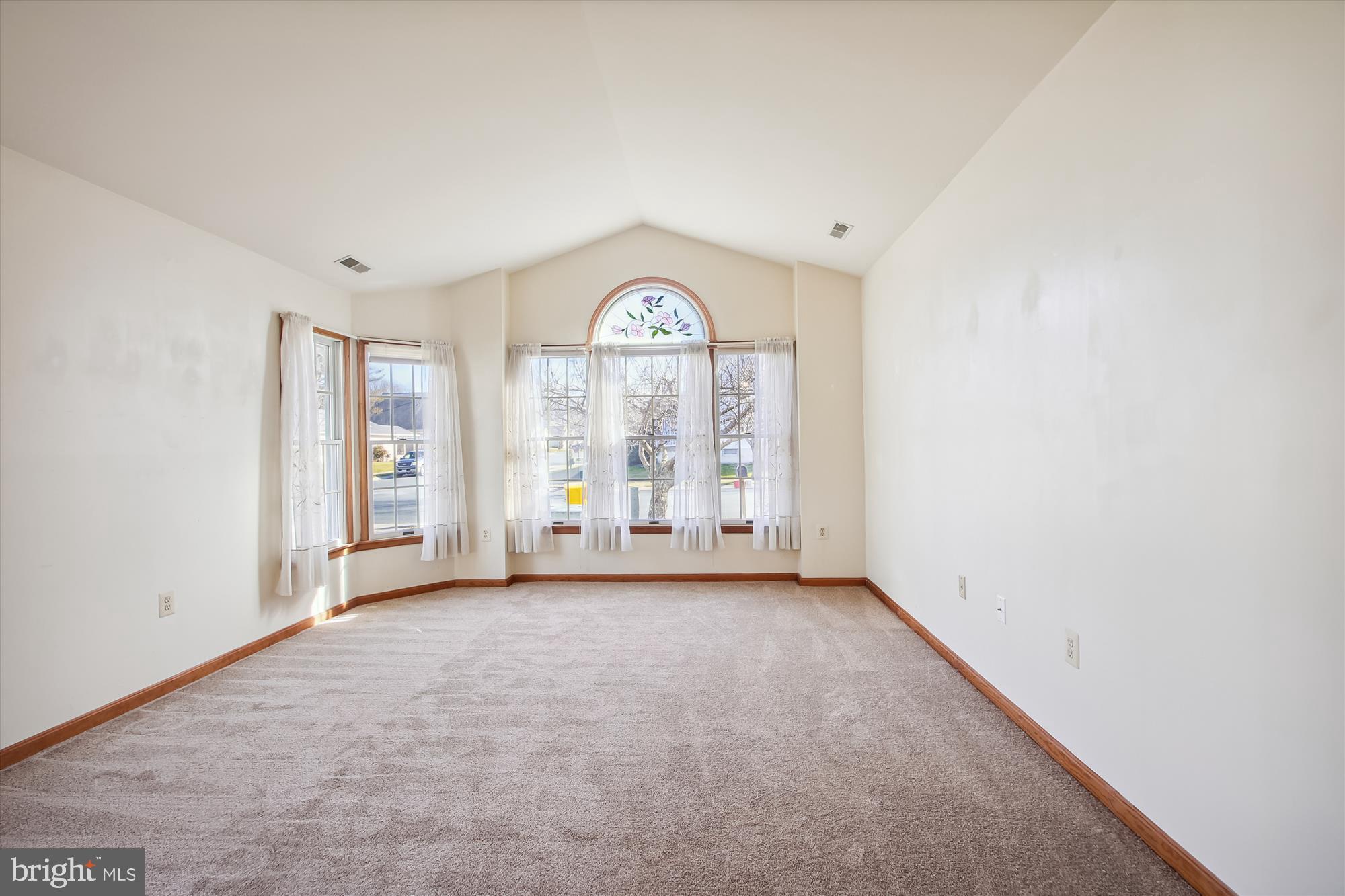 530 Coover Road Annapolis, MD 21401 - Photo 9 of 36 Living Room
