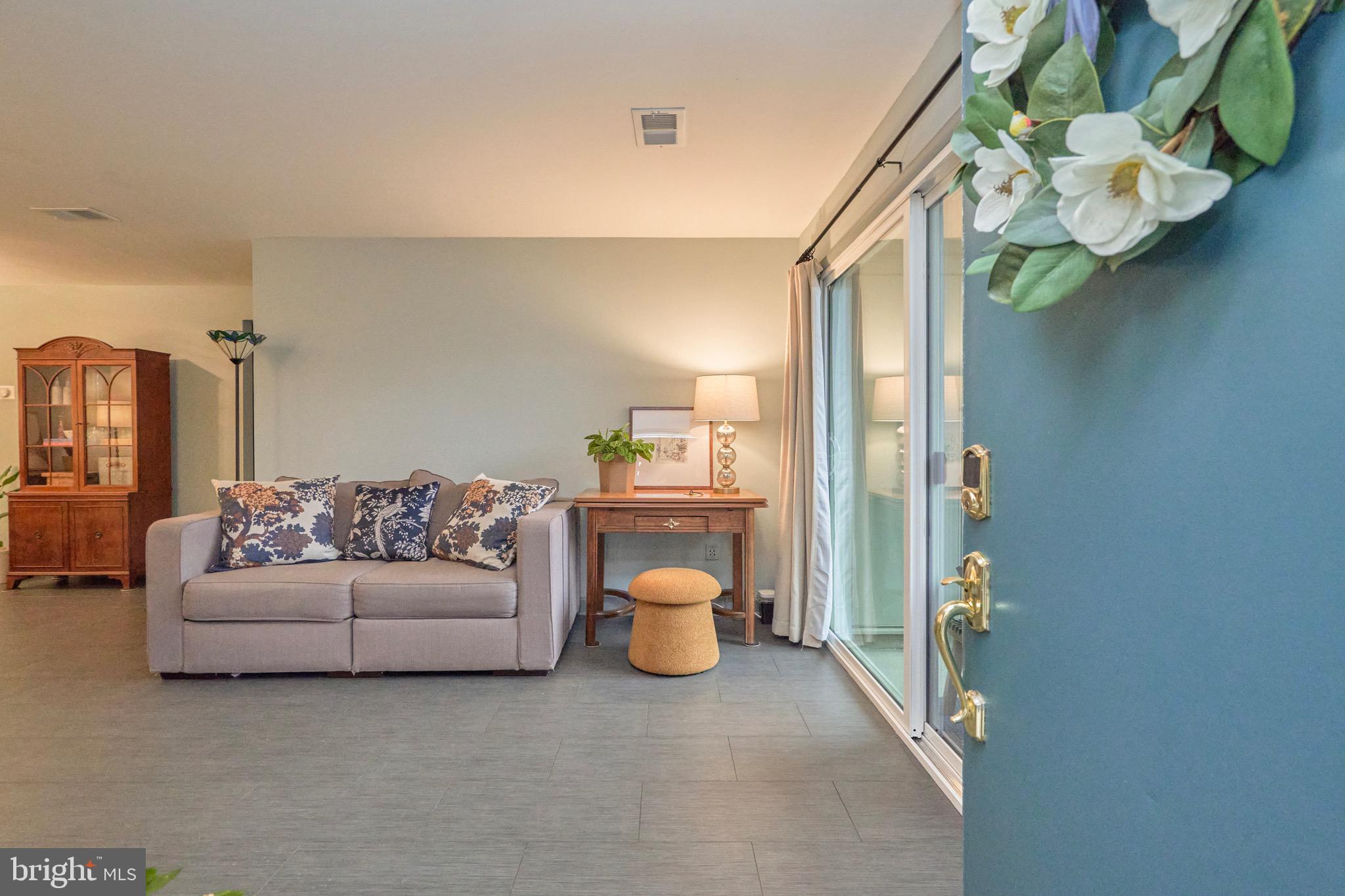 11703 Summerchase Circle Reston, VA 20194 - Photo 6 of 33 Welcome home to 11703-C Summerchase Cir