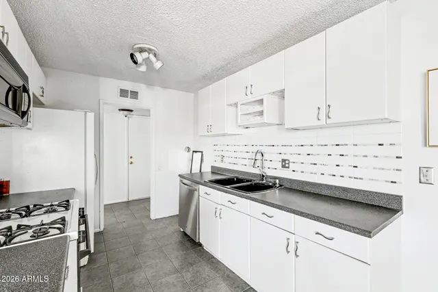 $1,700 | 6767 North 7th Street, Unit 217, Phoenix, AZ 85014