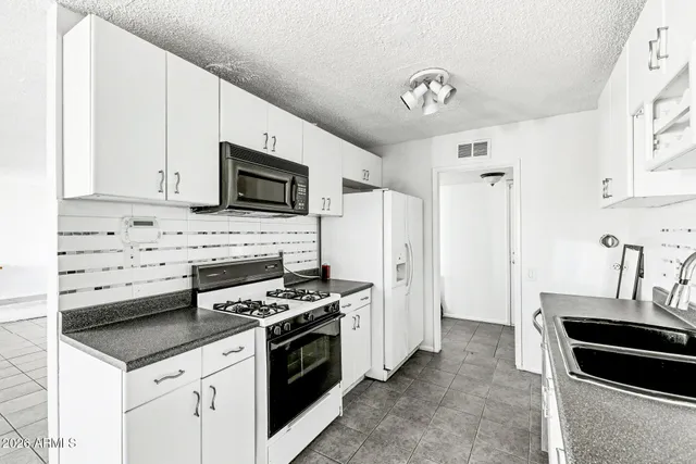 $1,700 | 6767 North 7th Street, Unit 217, Phoenix, AZ 85014