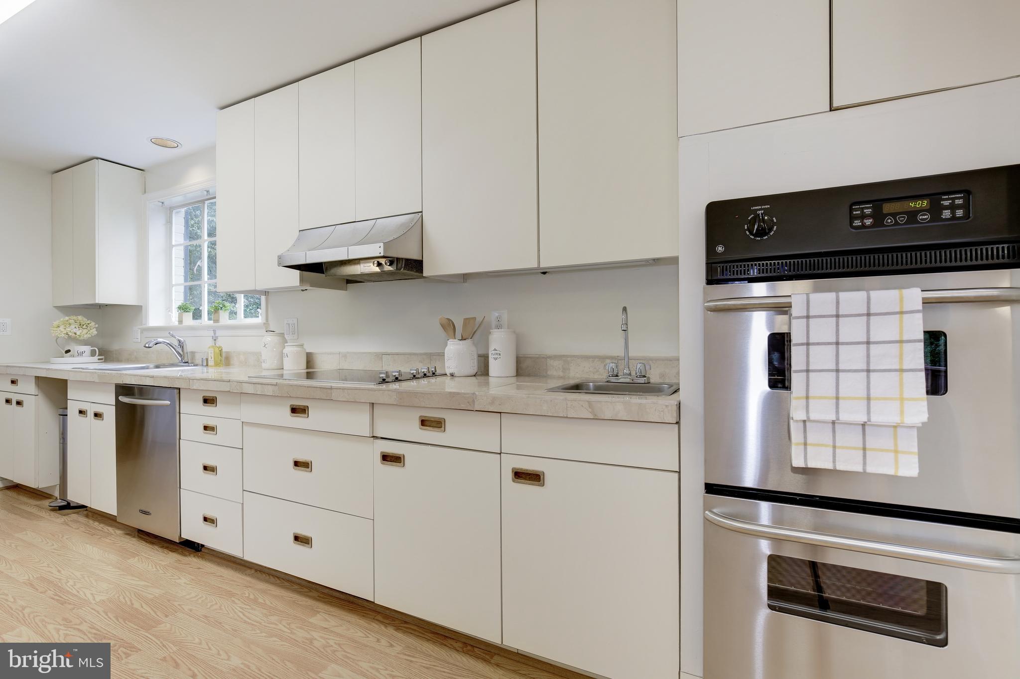 4610 Tournay Road Bethesda, MD 20816 - Photo 20 of 82 Stainless Steel Appliances