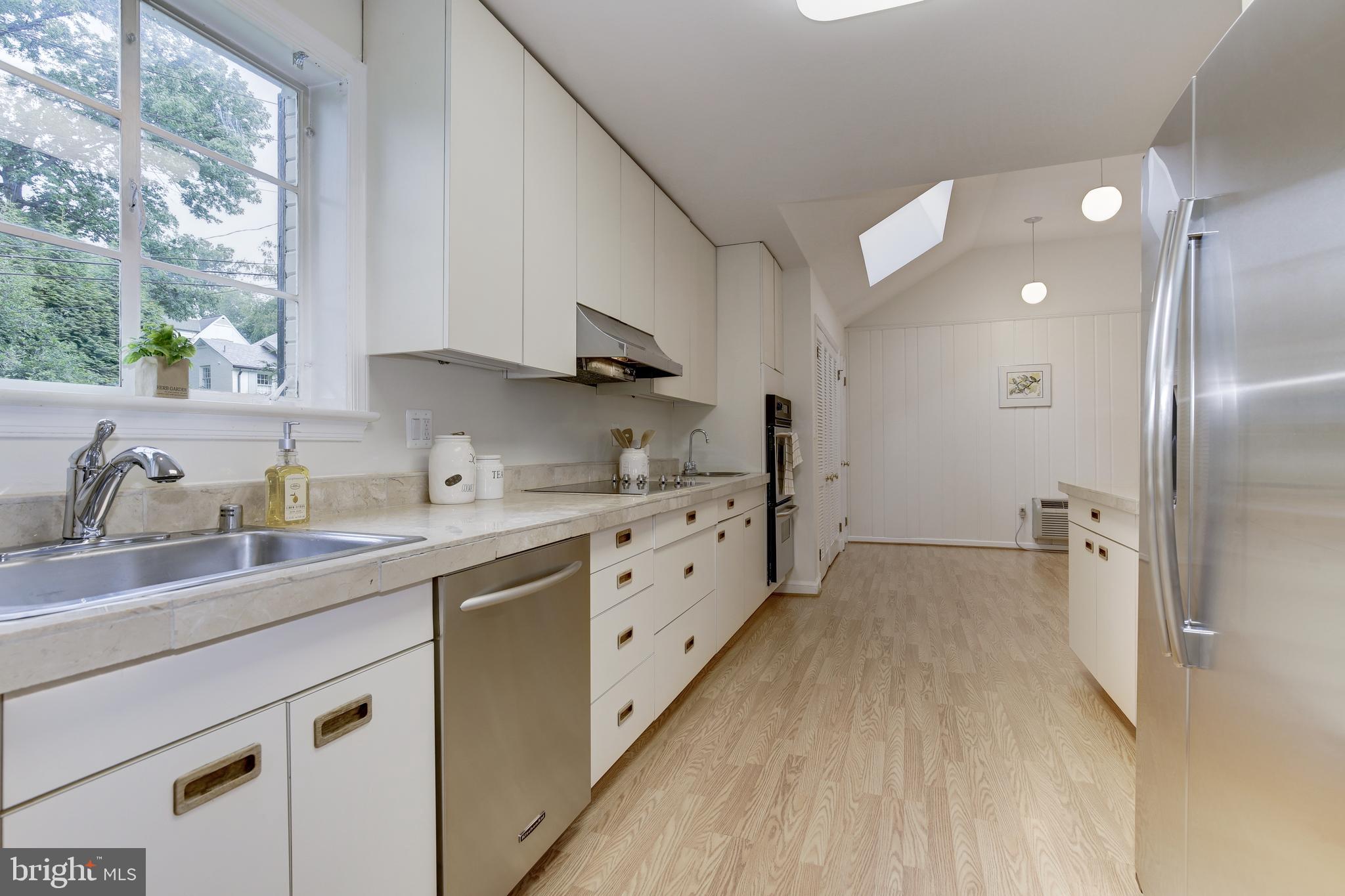 4610 Tournay Road Bethesda, MD 20816 - Photo 22 of 82 Stainless Steel Appliances