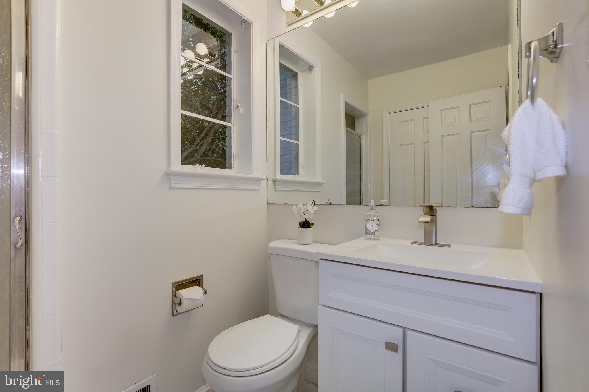 4610 Tournay Road Bethesda, MD 20816 - Photo 24 of 82 Full Bathroom 1